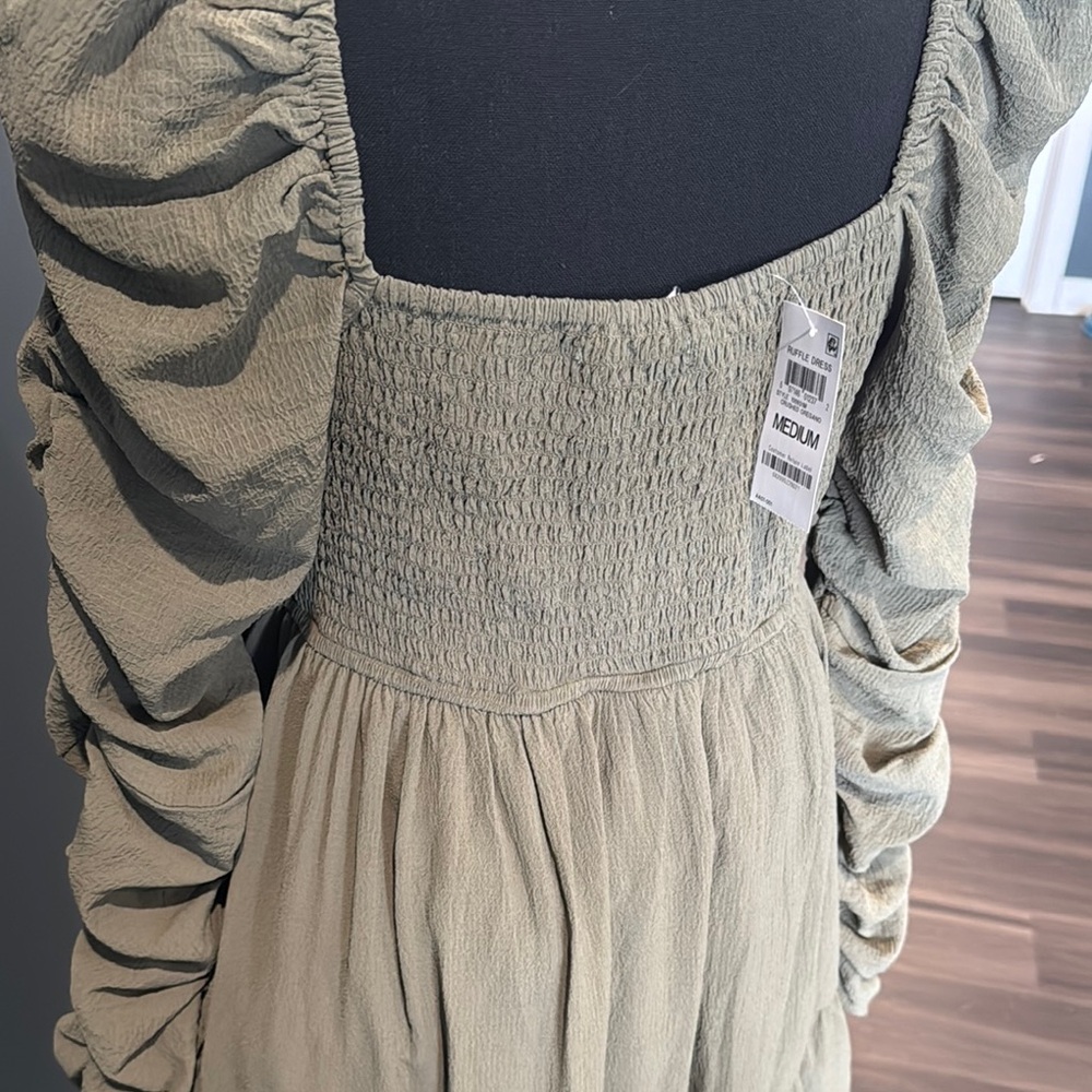 Green Ruched Puff Sleeve Sundress - Picture 3 of 6
